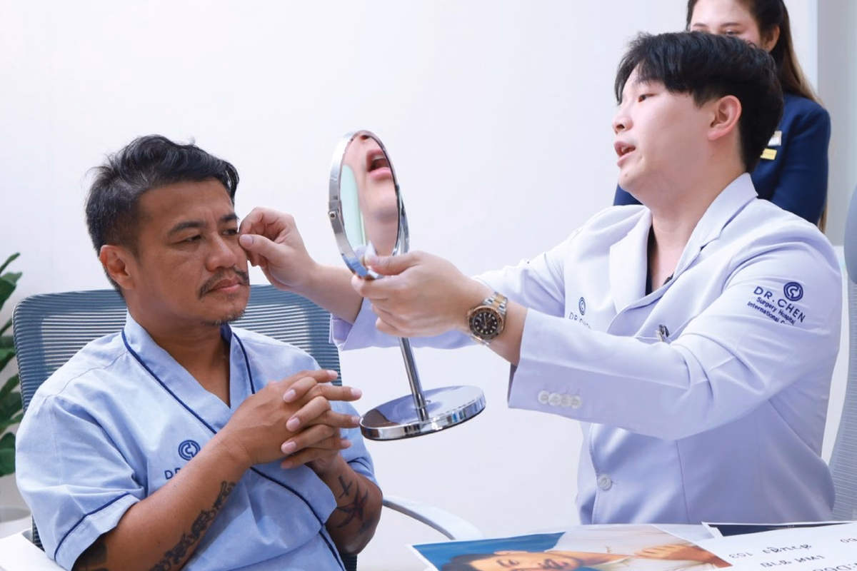 Dr Chen Assessing A Patient During A DCH Consultation