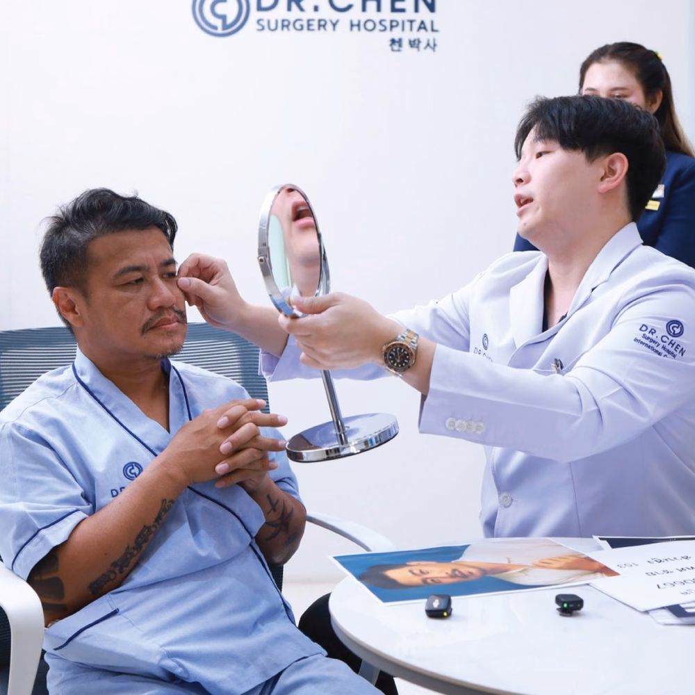 Dr Chen Discussing Facial And Eyelid Planning With A Patient