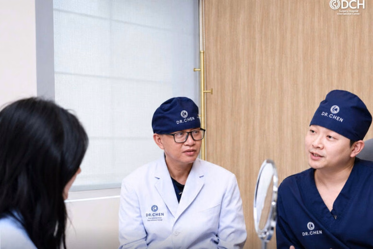 A Patient Discussing Care With The Medical Team At DCH Hospital